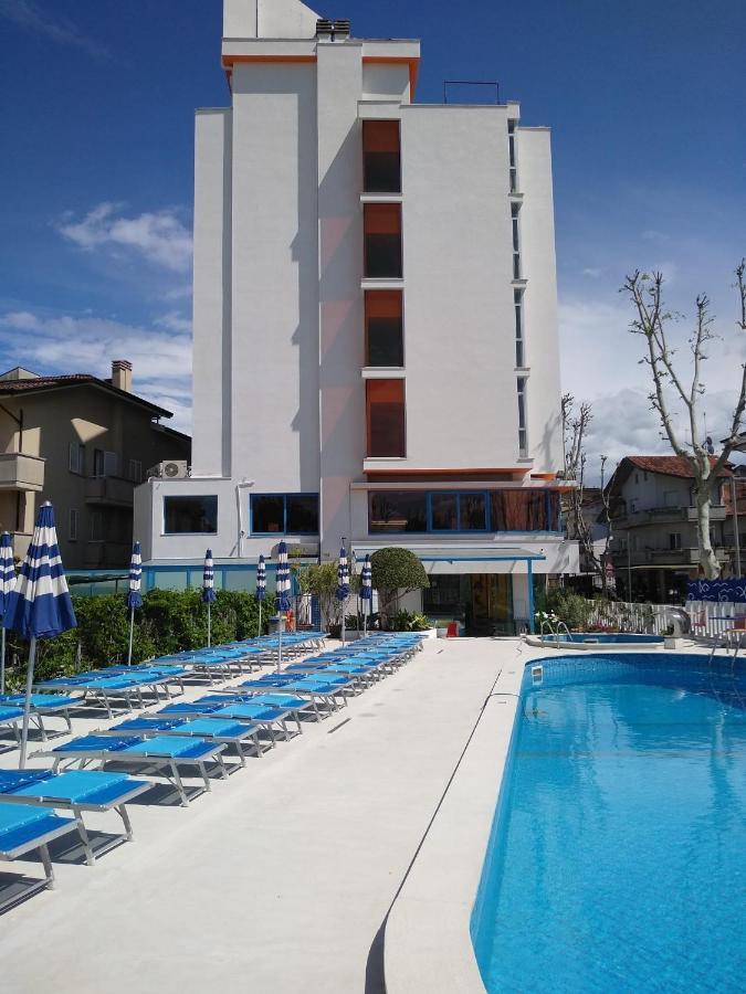 Hotel Senior Каттолика Экстерьер фото