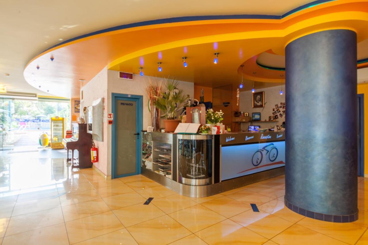 Hotel Senior Каттолика Экстерьер фото